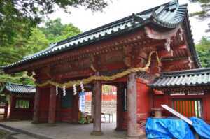 Wikipediaより：日光二荒山神社　中宮祠 神門　